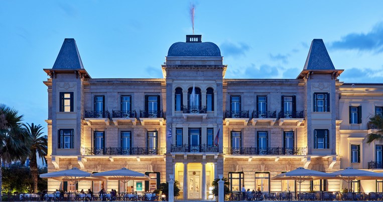 Έχεις φάει στο εστιατόριο Verandah του θρυλικού Poseidonion Grand Hotel στις Σπέτσες; Αν όχι, πρέπει