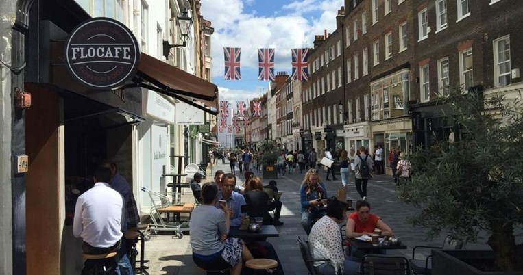 Τα Flocafe και το πρώτο τους κατάστημα στη Βρετανική πρωτεύουσα. Οι Λονδρέζοι θα μάθουν το freddo