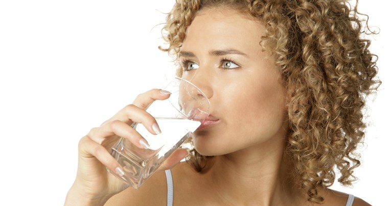 Εάν πιω νερό πριν το φαγητό θα χάσω βάρος; Μύθος ή αλήθεια;