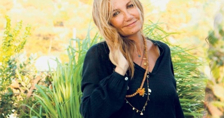 Η Μαρέβα Μητσοτάκη εντυπωσιάζει με μπικίνι και ζηλευτούς, καλογυμνασμένους κοιλιακούς