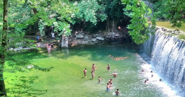 Tι κι αν δεν έχουν θάλασσα; Δείτε το απίστευτο μέρος όπου κάνουν μπάνιο οι Τρικαλινοί