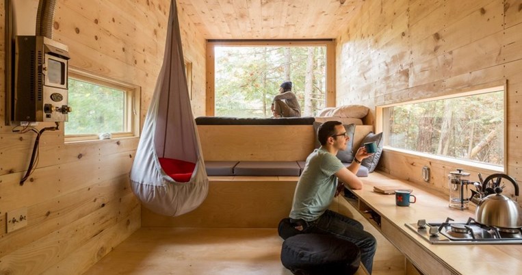Δύο φοιτητές του Harvard έφτιαξαν μικροσκοπικά σπίτια στο δάσος που τα ενοικιάζουν για 99 δολάρια