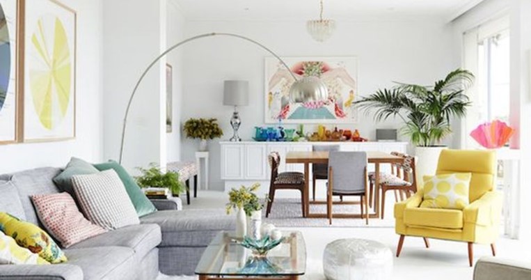 Τρία πανεύκολα τρικ για να φαίνεται μεγαλύτερο το σαλόνι σας 