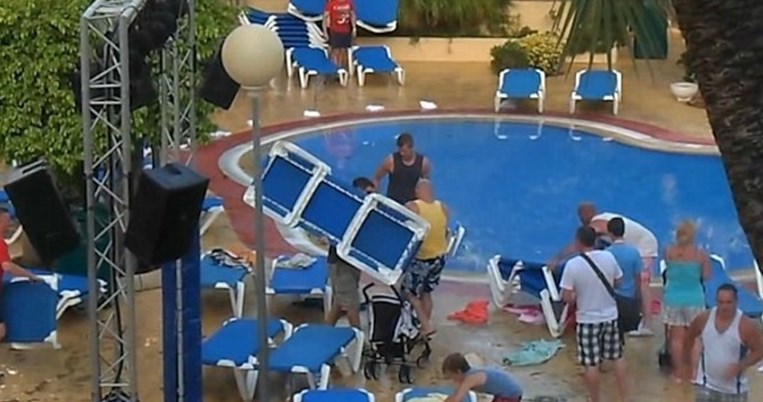 Aπίστευτο σπριντ από πελάτες ξενοδοχείου για να καβατζώσουν θέση στην πισίνα