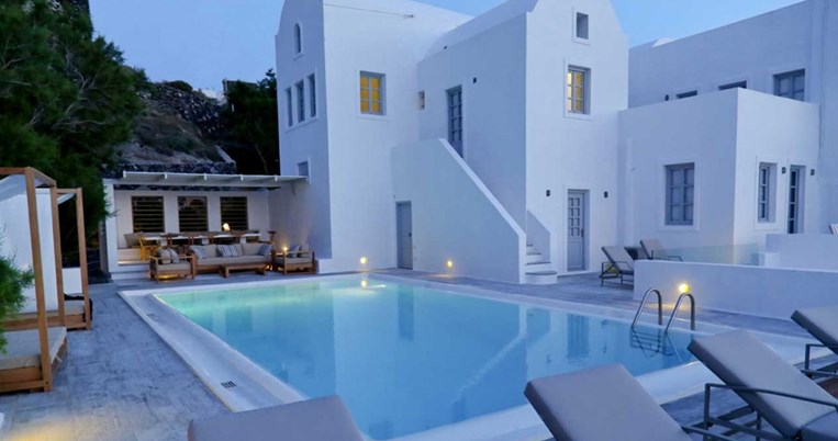 Η Presidential villa στη Σαντορίνη, πάνω από την Καλντέρα, ορίζει απόλυτα τον όρο lux zen