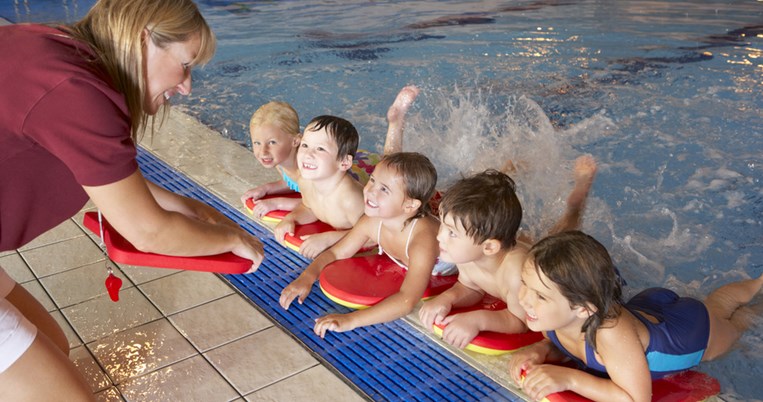 Υποχρεωτικά μαθήματα κολύμβησης στα δημοτικά σχολεία τη νέα σχολική χρονιά