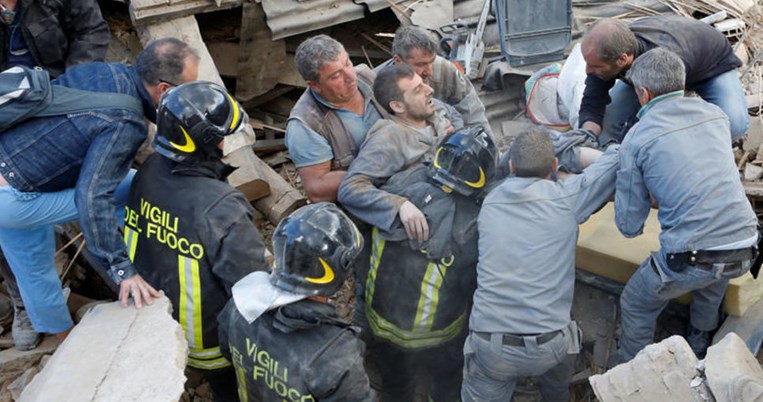 Συγκλονιστικές εικόνες από τον φονικό των 6,2 ρίχτερ στην Ιταλία