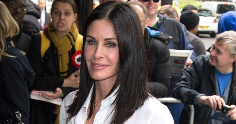 H  Kόρτνεϊ Κοξ μιλά για πρώτη φορά για τις πλαστικές που την παραμόρφωσαν