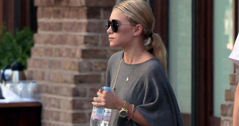 Η Μαίρη Κέιτ Όλσεν μόλις έκανε τις σαγιονάρες να δείχνουν σικ