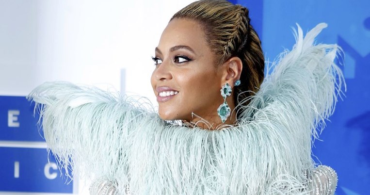 Θα μείνετε άφωνοι όταν μάθετε πόσο κόστισε το ντύσιμο της Beyonce στα MTV Awards