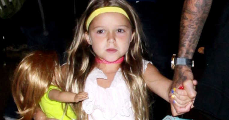 Mάθαμε τι έκανε η άτακτη Χάρπερ Μπέκαμ την ώρα του σόου της μητέρας της