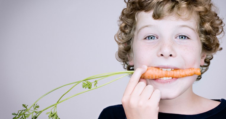 Οι 9 πιο επικίνδυνες τροφές για παιδιά κάτω των 4 ετών