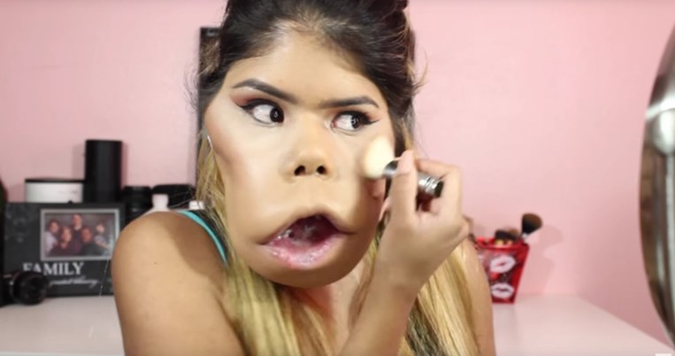 Μια beauty vlogger επαναπροσδιορίζει τα standards της ομορφιάς