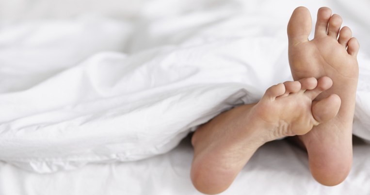 Δε σε παίρνει ο ύπνος; Μπορείς να κάνεις ένα κόλπο με τα πόδια σου και να κοιμηθείς αμέσως 