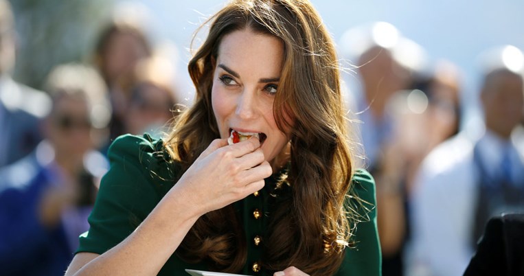 Η Κέιτ πάει σε φεστιβάλ φαγητού με Dolce & Gabbana πράσινο παραμυθένιο φόρεμα