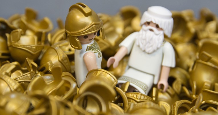 Η PLAYMOBIL δημιουργεί για πρώτη φορά δύο μοναδικές ελληνικές φιγούρες