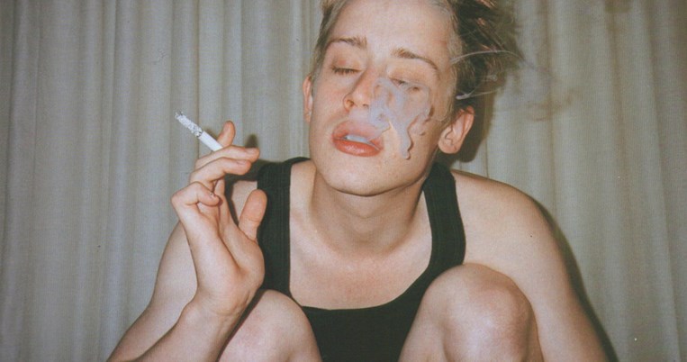 Η απουσία γονιού από θάνατο ή διαζύγιο αυξάνει την πιθανότητα καπνίσματος