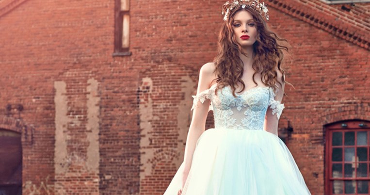 Ένα trend, που φορέσαμε όλες το καλοκαίρι, πέρασε στα νυφικά και θα κάνει πάταγο το 2017 