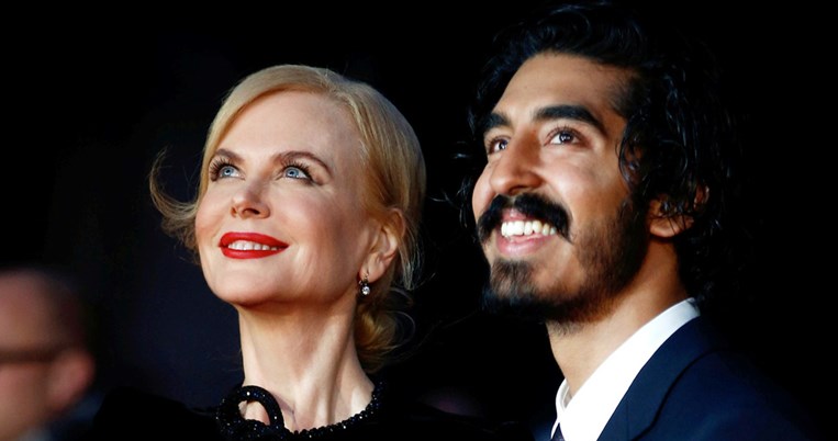 Η Νικόλ Κίντμαν φόρεσε την πιο σικ και αποκαλυπτική βελούδινη τουαλέτα