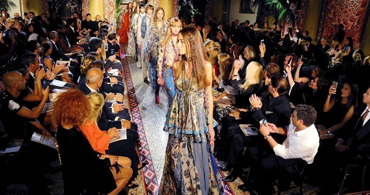 Ο Roberto Cavalli απολύει 200 εργαζομένους και τον διευθυντή δημιουργικού