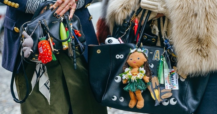 Το φετινό αξεσουάρ τσάντας που θα αντικαταστήσει το κρεμαστό pom pom   