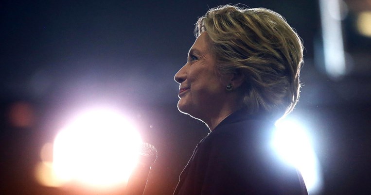 Aμερικανός αναρωτιέται τι θα συμβεί στις ΗΠΑ όταν η Χίλαρυ θα έχει την περίοδό της