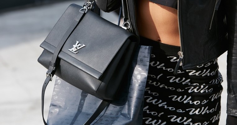 Γιατί αξίζει να πας μέχρι το Λονδίνο σήμερα για να αγοράσεις μια τσάντα Louis Vuitton