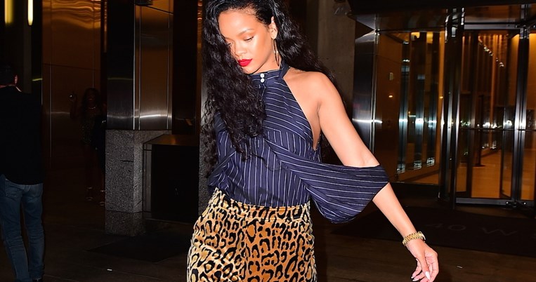 Θα συνδύαζες το λεοπάρ με το ριγέ όπως το τόλμησε η Rihanna; 