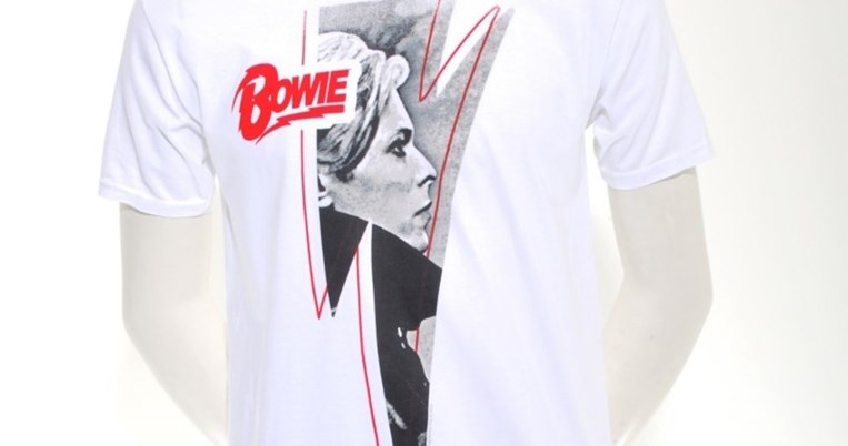 Ανάρπαστα τα t-shirt του David Bowie που γίνονται sold out παγκοσμίως από κασταστήματα και e-shops 