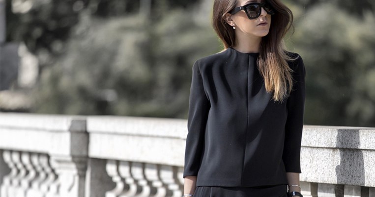 Αναβάθμισε το total black outfit με ένα ζευγάρι "τρελούτσικα" ankle boots