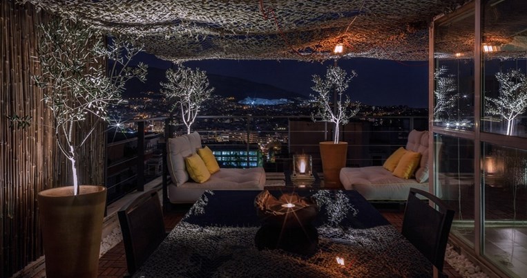 Ένα διαμέρισμα 25 τ.μ. στον Λυκαβηττό με θέα όλη την "Αθήνα πιάτο" λατρεύεται στο Airbnb 