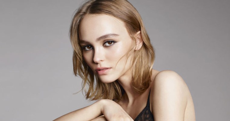 Η νέα καμπάνια για το Chanel No 5 με τη Lily-Rose Depp είναι ένα μικρό αριστούργημα