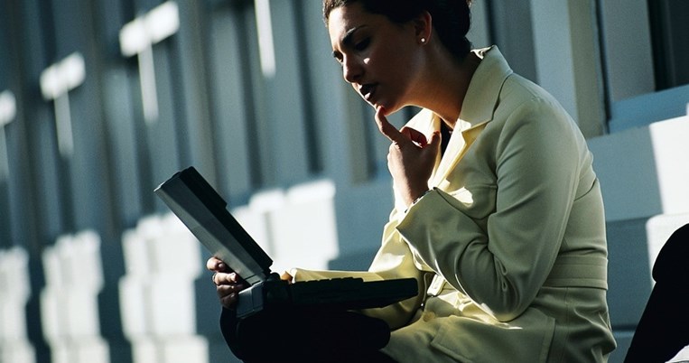 Οι γυναίκες δουλεύουν 39 ημέρες παραπάνω από τους άντρες