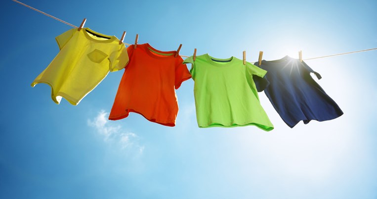 Ο σοβαρός λόγος για τον οποίο δεν πρέπει να απλώσετε ξανά τα ρούχα μέσα στο σπίτι