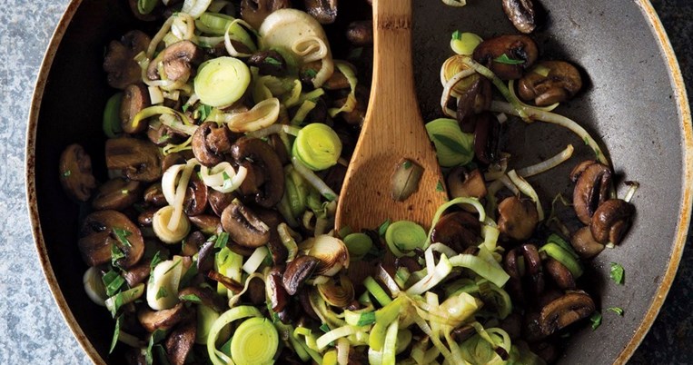 Μανιτάρια φρικασέ με ταχίνι - Ένας απίστευτος γευστικός συνδυασμός