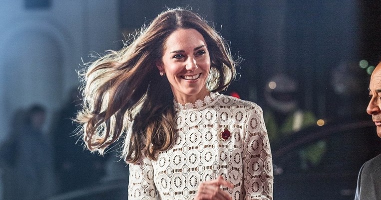 Το αναπάντεχα αποκαλυπτικό φόρεμα της Κέιτ Μίντλετον και τα τέλεια πόδια της Δούκισσας