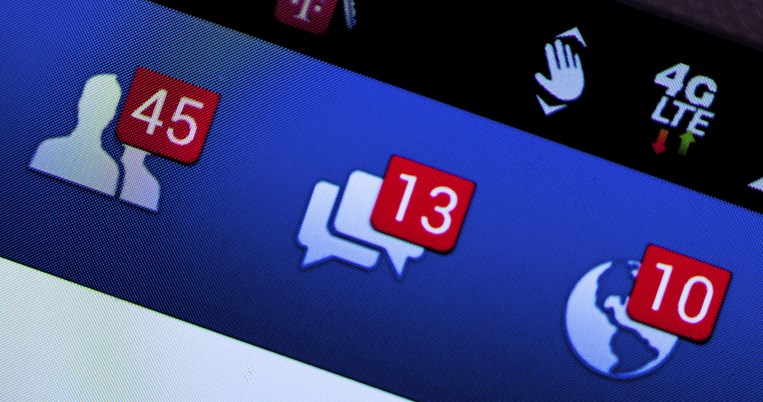 Το Facebook πρόσθεσε στις γλώσσες Αρχαία Ελληνικά και σε ρωτάει "τι δοκείς;"