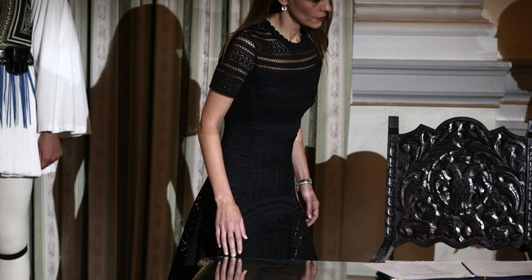 Έφη Αχτσιόγλου: Η κομψή της εμφάνιση τράβηξε τα βλέμματα στην ορκωμοσία 