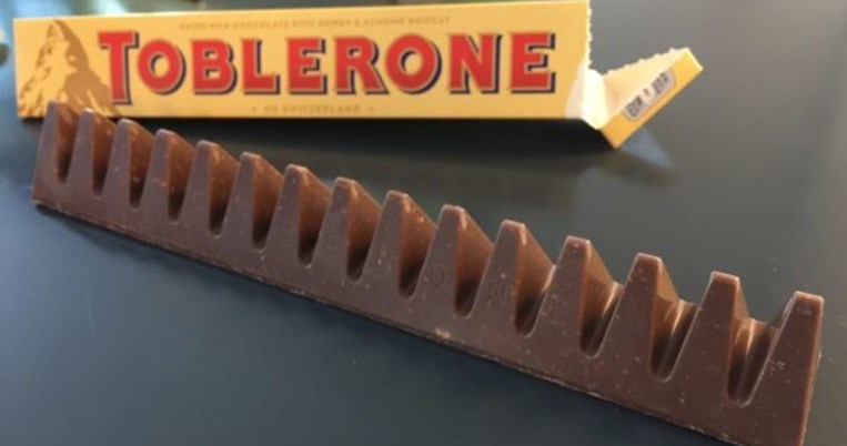 Toblerone: H πιο εμβληματική σοκολάτα αλλάζει σχήμα και οι Βρετανοί είναι έξαλλοι