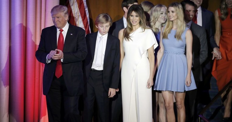 Το στυλ της Μελάνια Τραμπ: Τι φόρεσε στην 1η δημόσια εμφάνισή της ως πρώτη κυρία των ΗΠΑ 