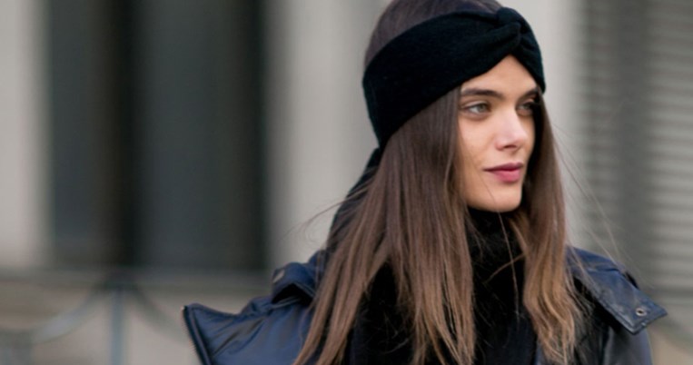 Πώς να στεγνώσεις τα μαλλιά σου γρηγορότερα, χωρίς πιστολάκι και χωρίς να σπάσουν οι άκρες 