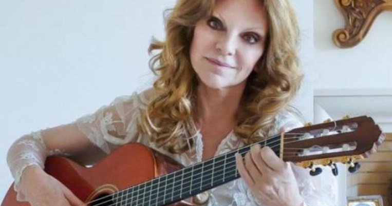 To σπίτι της Μαριάννας Τόλη είναι ένα μικρό παλάτι