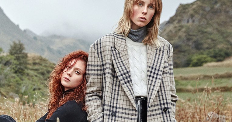 To Mango παλτό που φόρεσαν όλες με μανία πριν καν έρθει ο χειμώνας  