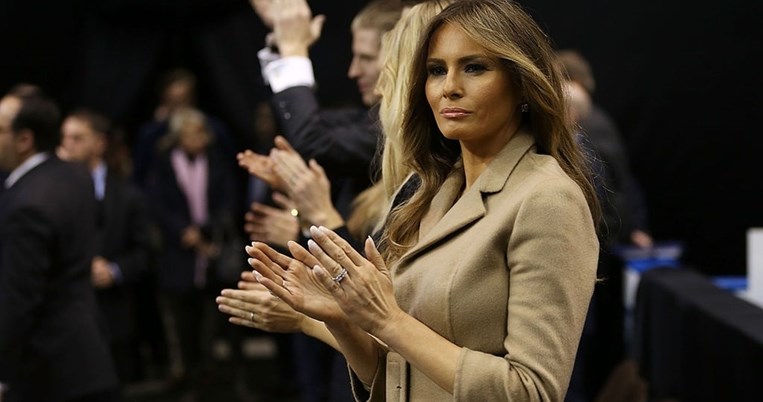 Διάσημη σχεδιάστρια αρνείται να ντύσει τη Μελάνια Τραμπ και ζητά να τη μιμηθούν οι Οίκοι