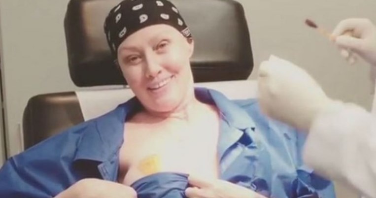 Με γενναιότητα και αισιοδοξία η Shannen Doherty ανεβάζει βίντεο μέσα από το χειρουργείο