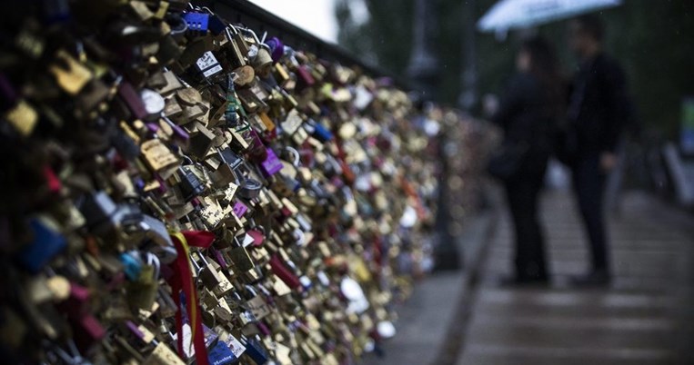 Οι αρχές του Παρισιού κάνουν το πιο όμορφο δώρο στους πρόσφυγες