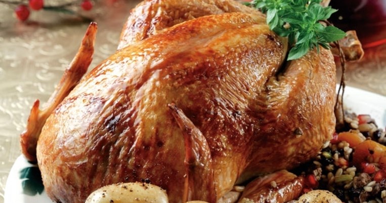 To γεμιστό χριστουγεννιάτικο κοτόπουλο της Αργυρώς θα στολίσει το γιορτινό τραπέζι σου