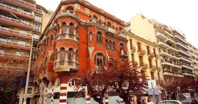 Θρύλοι, ιστορίες, φωτογραφίες από το εσωτερικό του στοιχειωμένου Κόκκινου Σπιτιού της Θεσσαλονίκης 