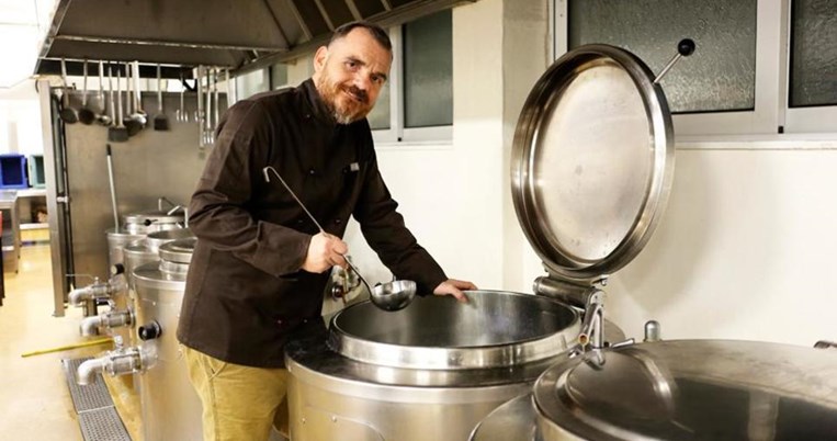 Ο σεφ του Τζάνειου θέλει να αλλάξει τον όρο «φαγητό νοσοκομείου»