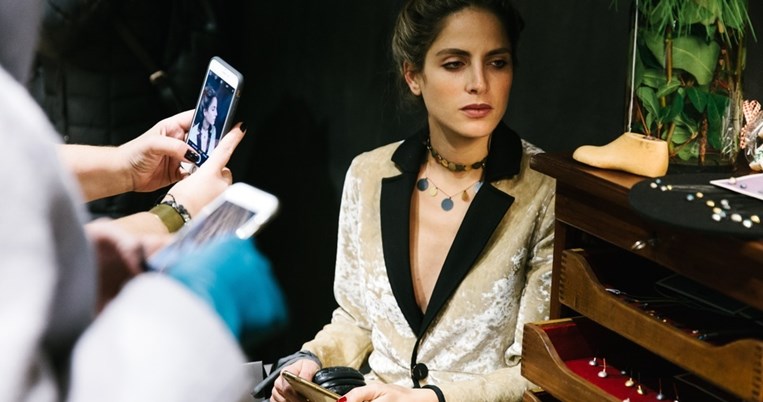 Τα κοσμήματα της Κατερίνας Ιωαννίδη ξεχωρίζουν αυτές τις γιορτές 